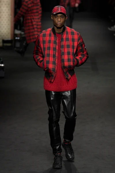 Look 32